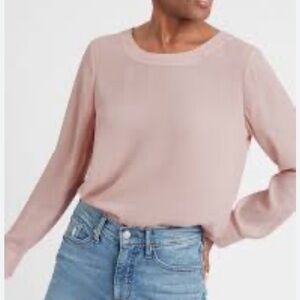 JH COLLECTABLES This is a beautiful top Pink w a sheen long sleeve w buttons XL
